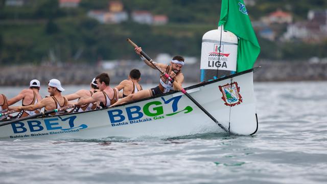 Zierbena realiza la primera maniobra en la regata de su localidad / Aitor Arrizabalaga ACT Zierbena realiza la primera maniobra en la regata de su localidad / ACT