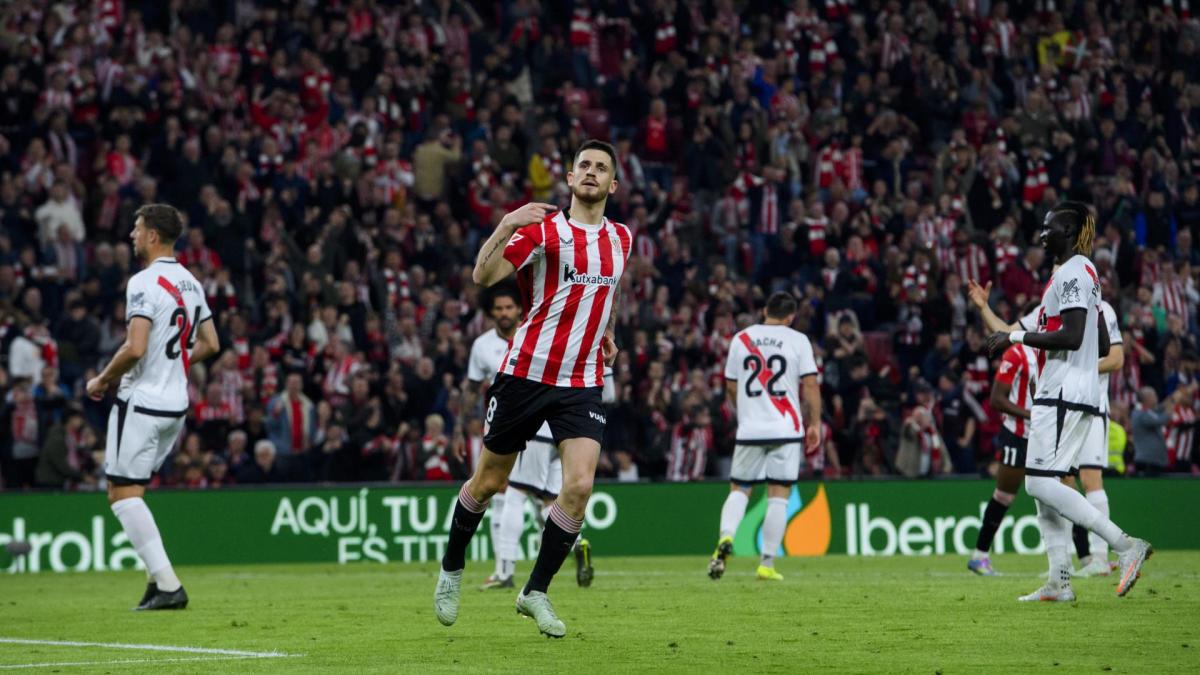 Oihan Sancet celebra ante el Rayo Vallecano romper la sequía de goles y penaltis marcados que perseguía al equipo. / ATHLETIC CLUB