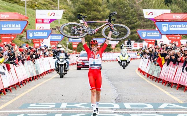 Vollering, campeona de la pasada edición. / La Vuelta femenina. Vollering, campeona de la pasada edición.