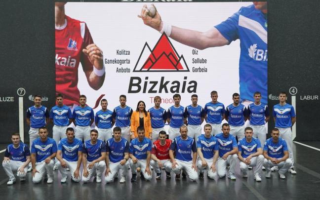 Los pelotaris posan en la presentación del Torneo Bizkaia. / Borja Guerrero Los pelotaris posan en la presentación del Torneo Bizkaia.