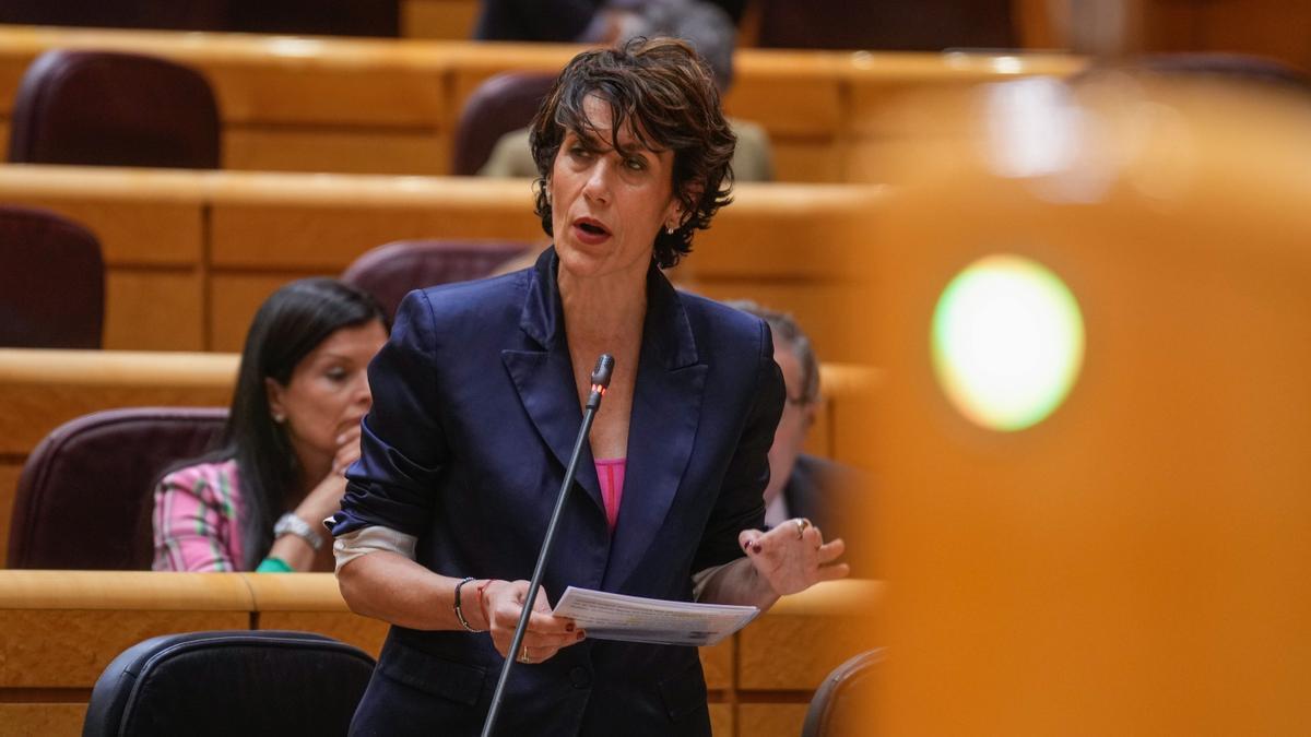 La ministra de Migraciones, Elma Saiz, en el Senado