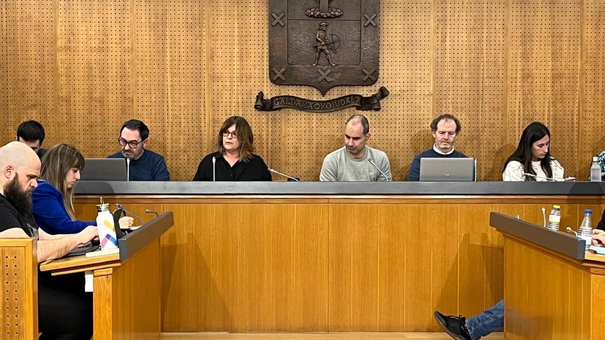 La última sesión plenaria de Galdakao ha vuelto a evidenciar discrepancias entre el gobierno y la oposición
