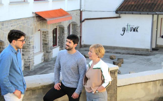 Los tres ediles de EAJ/PNV en la haurreskola / N.G. Los tres ediles de EAJ/PNV en la haurreskola