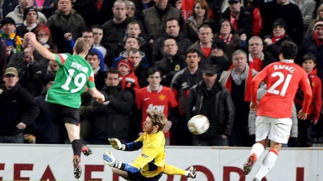 Iker Muniain supera a De Gea en el Manchester United - Athletic / DEIA Iker Muniain supera a De Gea en el Manchester United - Athletic / DEIA