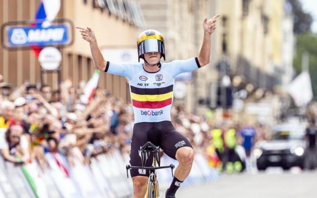 Remco Evenepoel celebra la victoria. / Efe Remco Evenepoel celebra la victoria.