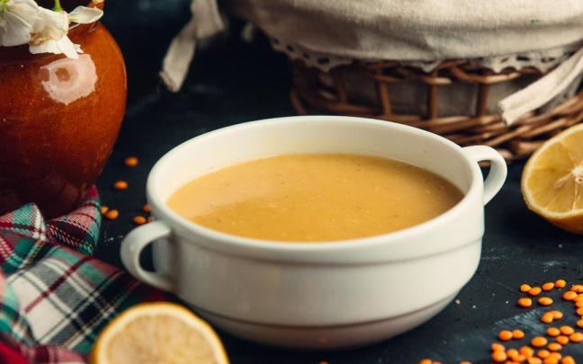 El caldo de huesos es un plato saciante y sano para la microbiota. / F.P. El caldo de huesos es un plato saciante y sano para la microbiota.