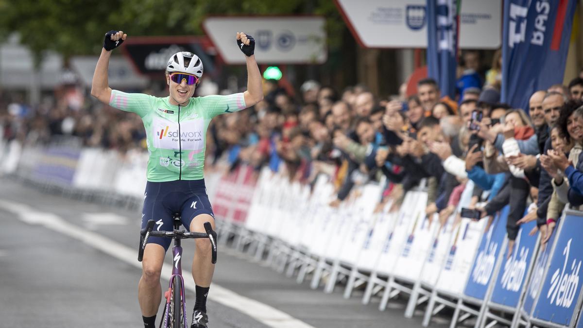 Marlen Reusser vence en Donostia en solitario.