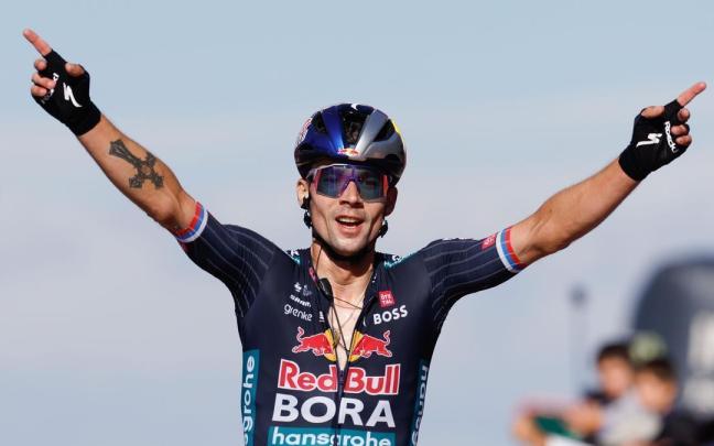 Primoz Roglic celebra la victoria en Moncalvillo. / Efe Primoz Roglic celebra la victoria en Moncalvillo.