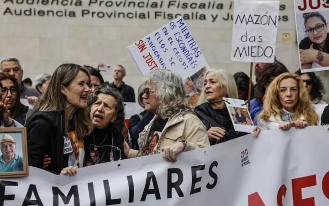 Familiares y víctimas de la dana se concentran en los juzgados de Catarroja / EP Familiares y víctimas de la dana se concentran en los juzgados de Catarroja