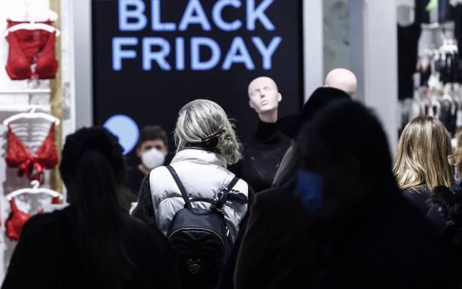 Una tienda de ropa con ofertas del Black Friday / Europa Press Una tienda de ropa con ofertas del Black Friday