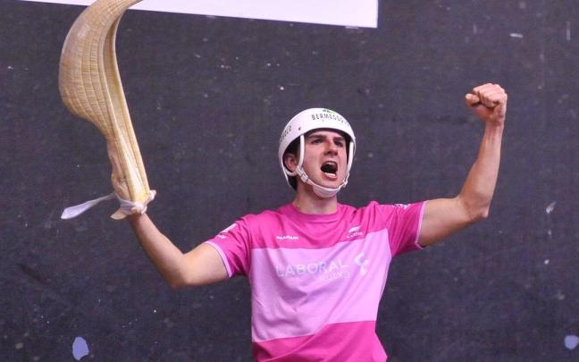 Aritz Erkiaga e Ion Ibarluzea se meten en la final del Winter Series después de derrotar a Olharan-Del Río. / José Mari Martínez Aritz Erkiaga e Ion Ibarluzea se meten en la final del Winter Series después de derrotar a Olharan-Del Río.