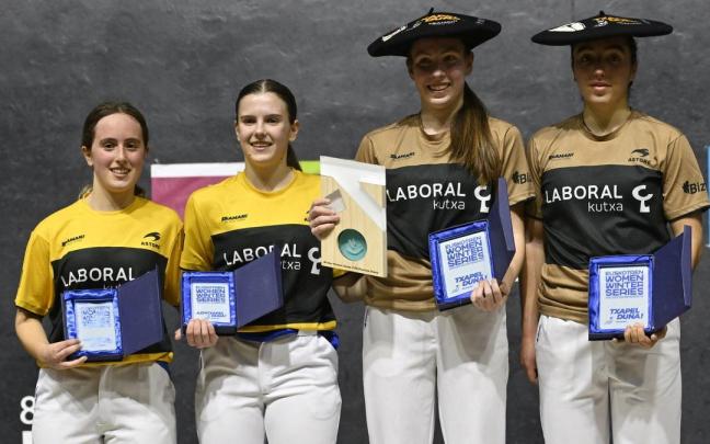 En imágenes: Helena Barrenetxea y Arai Lejardi ganan el Winter Series tras superar a Elaia Gogenola y Oaia Otaño en Durango. / OSKAR GONZÁLEZ En imágenes: Helena Barrenetxea y Arai Lejardi ganan el Winter Series tras superar a Elaia Gogenola y Oaia Otaño en Durango.