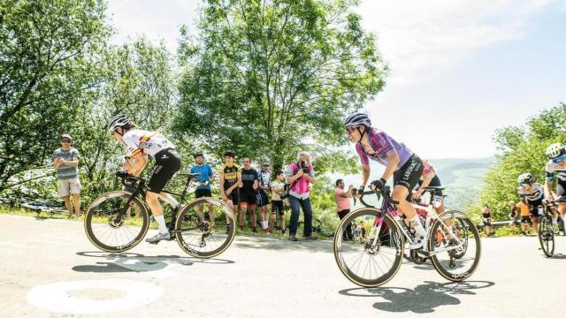 Usoa Ostolaza y Ane Santesteban, durante una etapa de la Itzulia Women. / Itzulia Women / Cxcling Usoa Ostolaza y Ane Santesteban, durante una etapa de la Itzulia Women.
